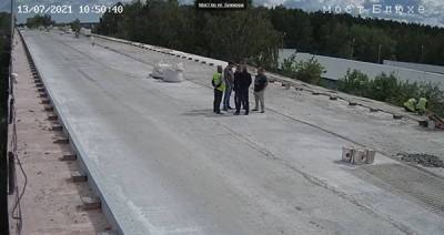 Рабочие не торопятся завершать ремонт моста на Блюхера в Екатеринбурге