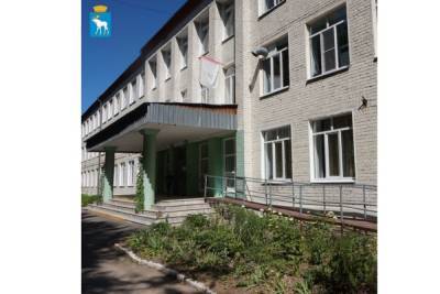 В Йошкар-Оле ремонтируется кровля школы № 16