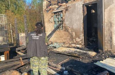 Следователи выясняют обстоятельства гибели мужчины на пожаре в Володарском районе