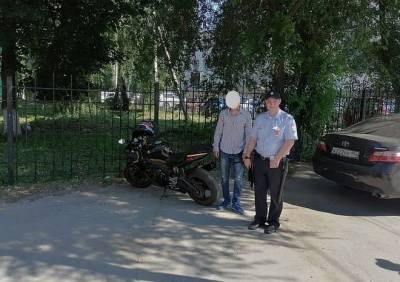 Полицейские поймали на площади Победы мотоциклиста, лишенного прав
