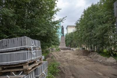 В Мурманске продолжается реконструкция территории у памятника Ленину