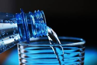 Диетолог дал советы по выбору качественной питьевой воды