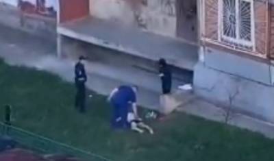 Мужчина выпал из окна общежития на Газовиков в Тюмени