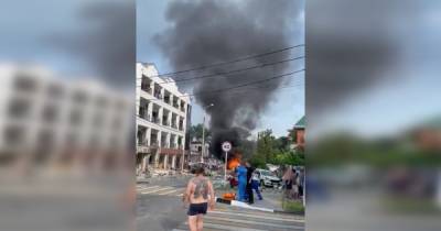 На российском курорте взорвалась гостиница: есть погибшие и раненые (видео)