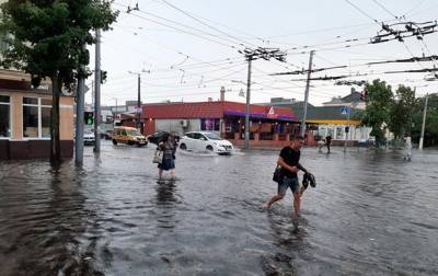 В Житомире пронесся ураган с градом