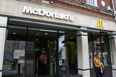 Посетители «Макдоналдс» поспорили из-за картошки и попали в тюрьму