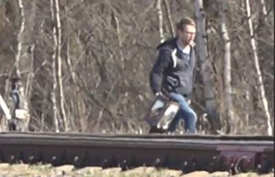 Сотрудник посольства США украл железнодорожный знак - видео