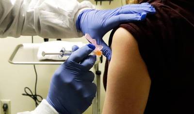 Роспотребнадзор предлагает осенью привить от гриппа до 60% россиян