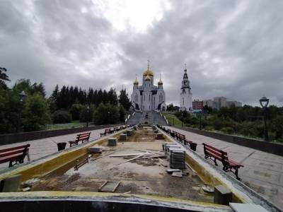 Как благоустраивают Ханты-Мансийск в кризис: плитка, фонтаны, стелы-заповеди за ₽120 млн