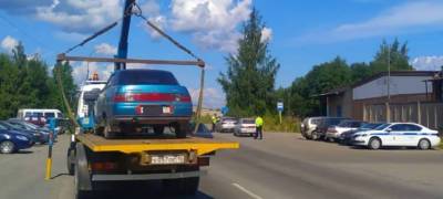 Сотрудники ГИБДД Карелии забрали автомобиль у водителя без прав