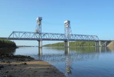 Разводка моста через реку Свирь на два часа остановит движение по трассе “Кола”