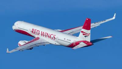 Самолет компании Red Wings "застрял" в Челябинске из-за жары