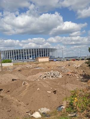 Свалка строительного мусора образовалась рядом со стадионом «Нижний Новгород»