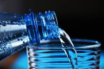 Диетолог рассказал, как выбрать качественную питьевую воду