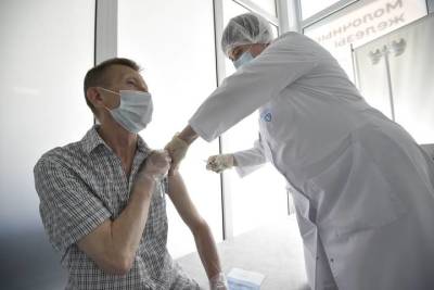 Роспотребнадзор вакцинирует от гриппа 60 процентов жителей РФ