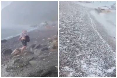 В Крым пришла новая стихия на смену ливня, пляжи словно покрыты снегом: кадры лютой непогоды