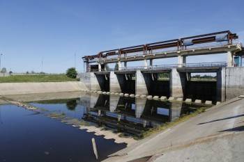 Из-за обмеления реки Вологды жители областной столицы получают воду из Кубенского озера