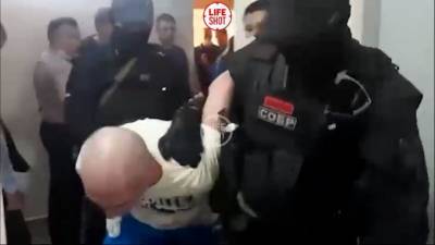 В Иркутске задержали мужчину, угрожавшего выбросить ребенка с балкона