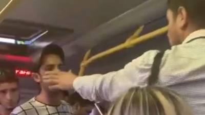 "Тебя разорвут!": массовая драка в подмосковном автобусе попала на видео
