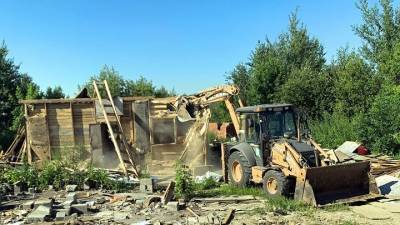 В Тульской области демонтировали незаконные постройки цыган