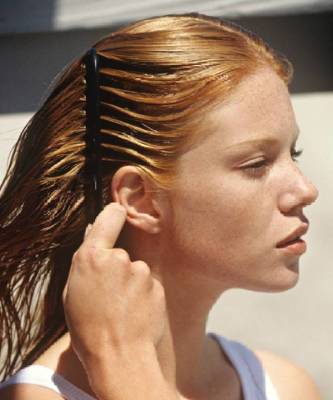 Что происходит с волосами летом и как защитить их от солнца?