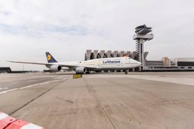 Lufthansa будет использовать нейтральные фразы вместо «дамы и господа»