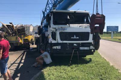 На выезде из Тамбова в ДТП пострадал водитель крана