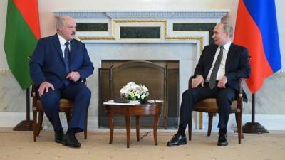 Путин провел рабочую встречу с Лукашенко в Константиновском дворце в Петербурге