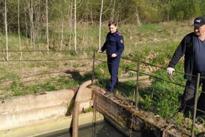 В российском озере нашли тело убитой женщины-врача в мешке
