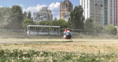 Ребенка с огнестрельным ранением из Новоград-Волынского на вертолете доставили в Киев (видео)