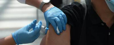 Медики объяснили, почему после прививки от ковида может болеть рука