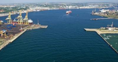Арендованный терминал порта "Черноморск" вернули под контроль государства