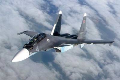 Российский Су-30 сопроводит самолёт-разведчик ВВС США над Черным морем