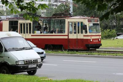В Петербурге из-за аварии остановлено движение трамваев на Торжковской улице