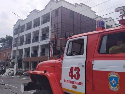 Опубликованы видео и фото с места взрыва отеля в Геленджике