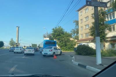 В Твери из-за автомобилиста упал пассажир автобуса