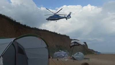 Вертолет разметал палатки отдыхающих под Одессой и попал на видео