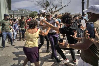 Дефицит товаров и свободы - причины массовых протестов на Кубе