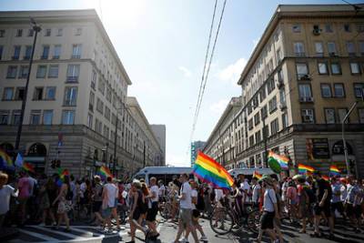 Евросоюз отказал Венгрии в деньгах после принятия закона о ЛГБТ
