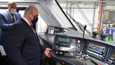 Мишустин осмотрел обновленный электропоезд «Иволга» на Тверском вагоностроительном заводе