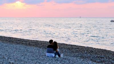 Канадские исследователи определи, как большинство людей завязывает романтические отношения