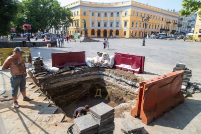 Археологи снова ведут раскопки на Приморском бульваре – что нашли? (фото)