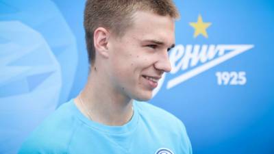 «Шальке 04» арендовал 18-летнего футболиста «Зенита» Михайлова