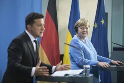 «Перешёл все границы дипломатии» – Меркель «по инерции терпит»...