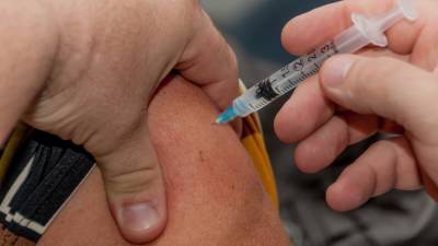 Некоторых жителей Ярославской области обязали поставить прививки от коронавируса