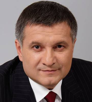 Арсен Аваков подал в отставку спустя сутки после переговоров с послом США Джорджем Кентом