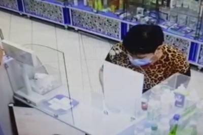 Курские полицейские разыскивают женщину, подозреваемую в краже банковской карты