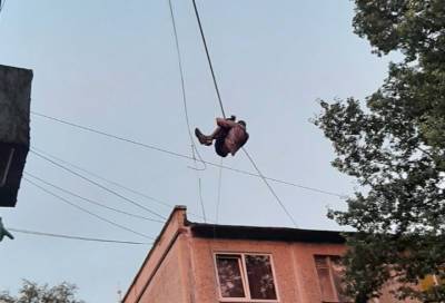 Специалисты спасли «человека-паука» в Невском районе