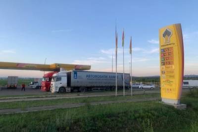 Очереди на АЗС Роснефти в Чите держатся до темноты - цена на бензин там на 2-5 рублей ниже