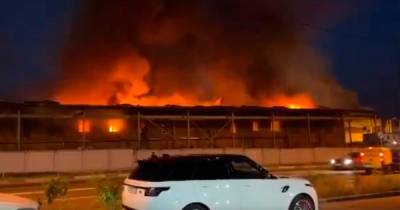 В Балашихе ликвидировали крупный пожар на складе автозапчастей